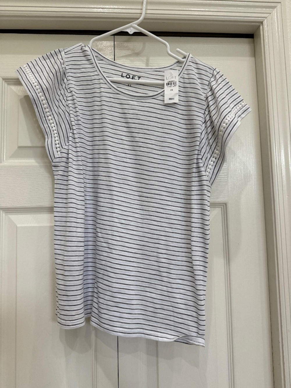 Loft butterfly sleeve top. Xs. NWT.